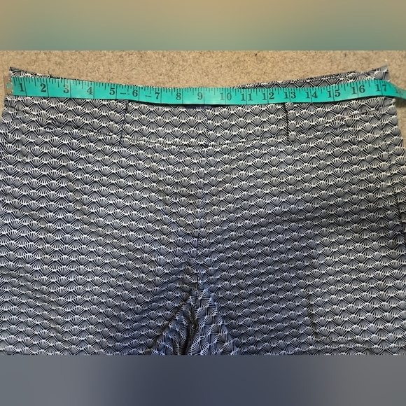 NAUTICA Navy And White Fan Patterned Cotton Shorts. Size 12 - Picture 9 of 13